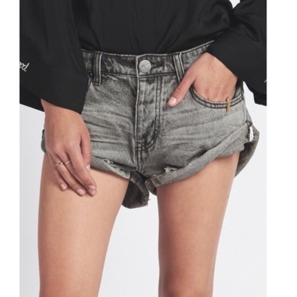 One Teaspoon Bandits Distressed Denim Short Shorts Button Fly Faded Gray Sz 28